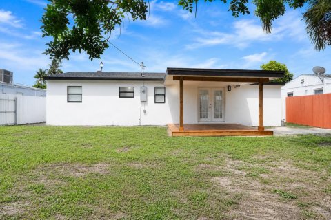 Casa en venta en West Palm Beach, Florida, 3 dormitorios, 92.16 m2 № 2290183 - foto 4