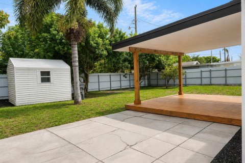 Casa en venta en West Palm Beach, Florida, 3 dormitorios, 92.16 m2 № 2290183 - foto 2