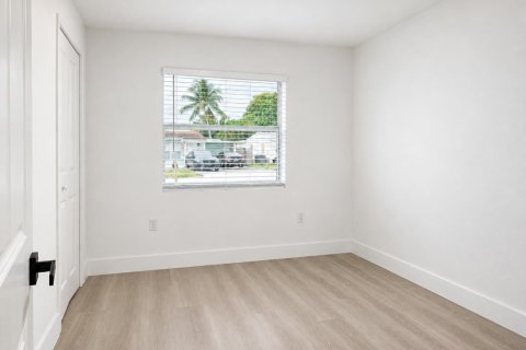 Casa en venta en West Palm Beach, Florida, 3 dormitorios, 92.16 m2 № 2290183 - foto 13