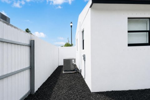 Casa en venta en West Palm Beach, Florida, 3 dormitorios, 92.16 m2 № 2290183 - foto 22