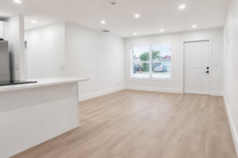 Casa en venta en West Palm Beach, Florida, 3 dormitorios, 92.16 m2 № 2290183 - foto 8