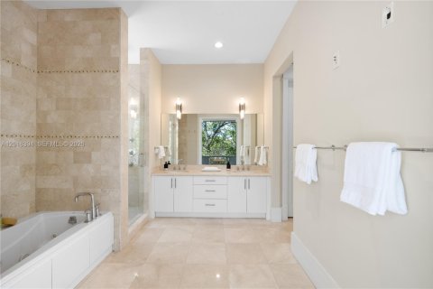 House in Miami, Florida 7 bedrooms, 538.55 sq.m. № 2178030 - photo 23