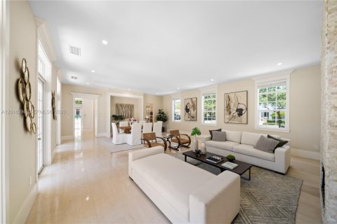 House in Miami, Florida 7 bedrooms, 538.55 sq.m. № 2178030 - photo 6