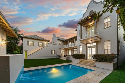 House in Miami, Florida 7 bedrooms, 538.55 sq.m. № 2178030