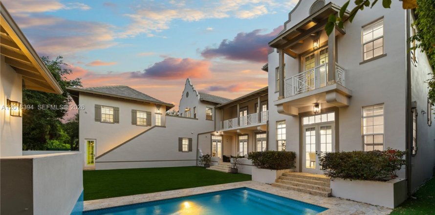 House in Miami, Florida 7 bedrooms, 538.55 sq.m. № 2178030