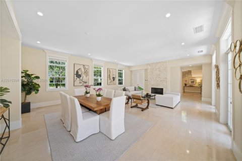 House in Miami, Florida 7 bedrooms, 538.55 sq.m. № 2178030 - photo 8