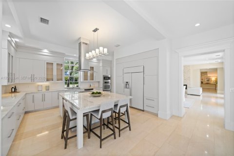 House in Miami, Florida 7 bedrooms, 538.55 sq.m. № 2178030 - photo 15