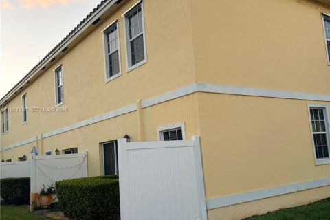 Touwnhouse à louer à Lauderhill, Floride: 3 chambres, 138.98 m2 № 2048884 - photo 14