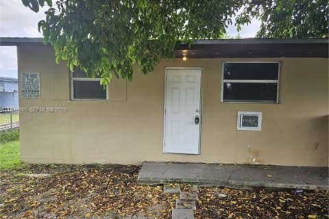 House in Homestead, Florida 2 bedrooms, 102.56 sq.m. № 2004697