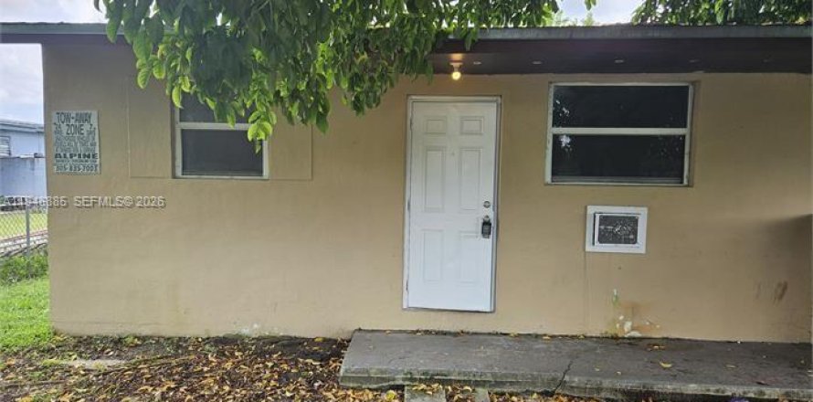 House in Homestead, Florida 2 bedrooms, 102.56 sq.m. № 2004697