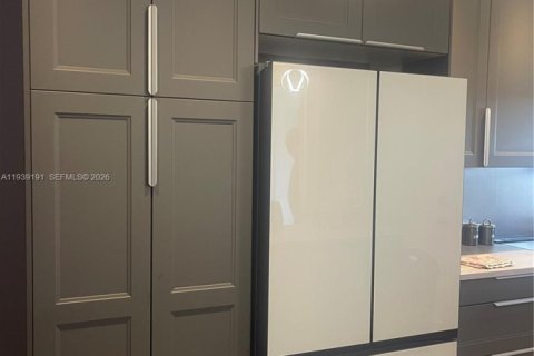 Copropriété à louer à Hallandale Beach, Floride: 2 chambres, 111.48 m2 № 1996865 - photo 12