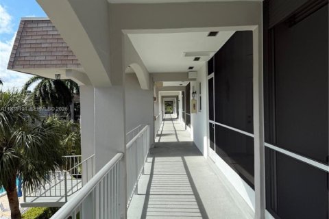 Copropriété à louer à Hallandale Beach, Floride: 2 chambres, 111.48 m2 № 1996865 - photo 4