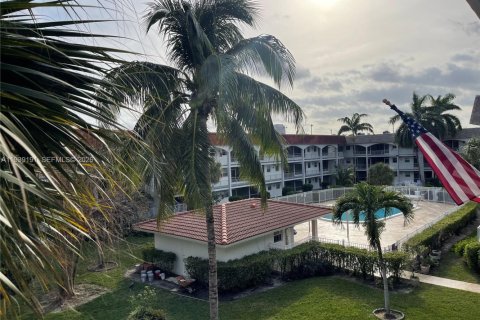 Copropriété à louer à Hallandale Beach, Floride: 2 chambres, 111.48 m2 № 1996865 - photo 14