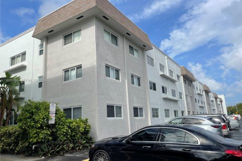 Copropriété à louer à Hallandale Beach, Floride: 2 chambres, 111.48 m2 № 1996865 - photo 10