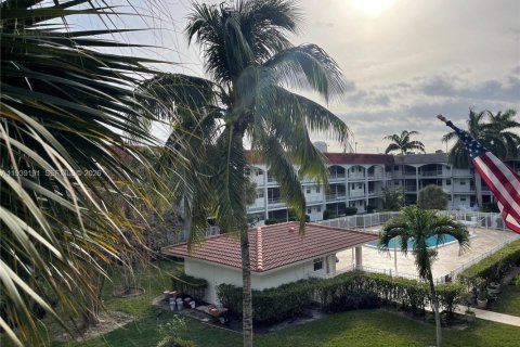 Copropriété à louer à Hallandale Beach, Floride: 2 chambres, 111.48 m2 № 1996865 - photo 15