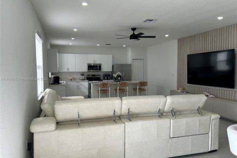 Снять в аренду виллу или дом в Хомстед, Флорида 3 спальни, 198.53м2, № 1926543 - фото 18