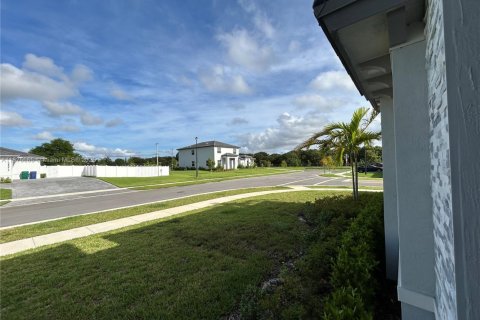 Снять в аренду виллу или дом в Хомстед, Флорида 3 спальни, 198.53м2, № 1926543 - фото 8