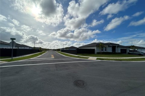 Снять в аренду виллу или дом в Хомстед, Флорида 3 спальни, 198.53м2, № 1926543 - фото 5