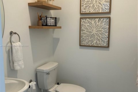 Снять в аренду виллу или дом в Хомстед, Флорида 3 спальни, 198.53м2, № 1926543 - фото 28