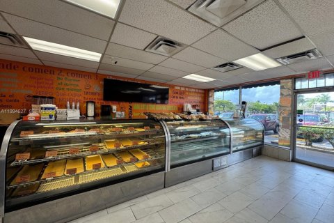 Купить коммерческую недвижимость в Майами, Флорида № 2060530 - фото 3