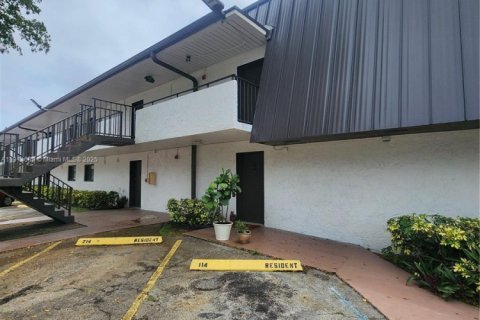 Apartment in Cutler Bay, Florida 2 bedrooms, 2311.97 sq.m. № 1973646 - photo 2