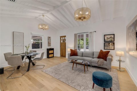 Casa en venta en Miami, Florida, 2 dormitorios, 120.59 m2 № 2001690 - foto 2