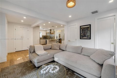 Casa en venta en Miami, Florida, 2 dormitorios, 120.59 m2 № 2001690 - foto 26