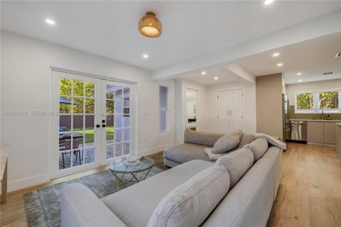 Casa en venta en Miami, Florida, 2 dormitorios, 120.59 m2 № 2001690 - foto 25