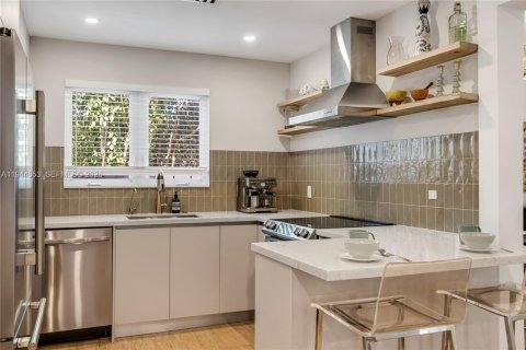 Casa en venta en Miami, Florida, 2 dormitorios, 120.59 m2 № 2001690 - foto 20