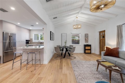 Casa en venta en Miami, Florida, 2 dormitorios, 120.59 m2 № 2001690 - foto 18