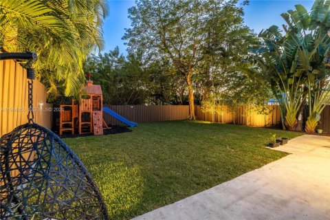 Casa en venta en Miami, Florida, 2 dormitorios, 120.59 m2 № 2001690 - foto 7