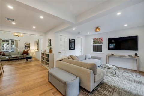 Casa en venta en Miami, Florida, 2 dormitorios, 120.59 m2 № 2001690 - foto 22