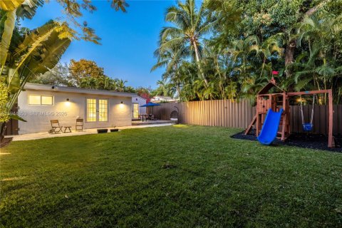 Casa en venta en Miami, Florida, 2 dormitorios, 120.59 m2 № 2001690 - foto 3