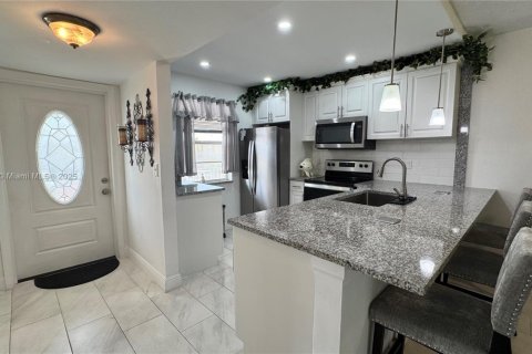 Condo in Margate, Florida, 2 bedrooms  № 1859219 - photo 4