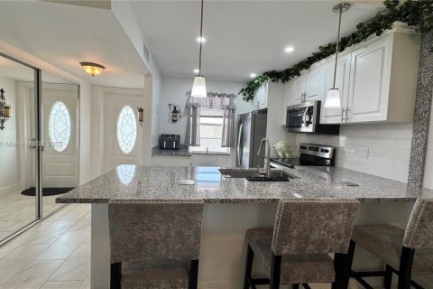 Condo in Margate, Florida, 2 bedrooms  № 1859219 - photo 5