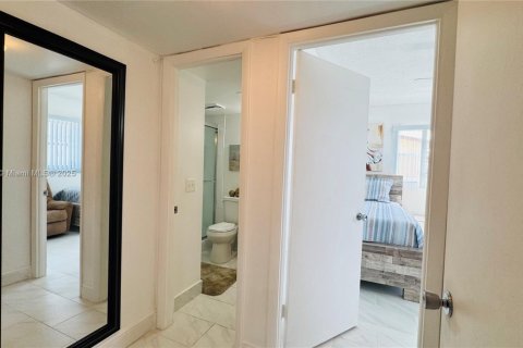Condo in Margate, Florida, 2 bedrooms  № 1859219 - photo 16