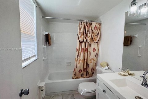 Condo in Margate, Florida, 2 bedrooms  № 1859219 - photo 23