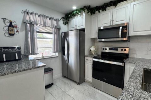 Condo in Margate, Florida, 2 bedrooms  № 1859219 - photo 3