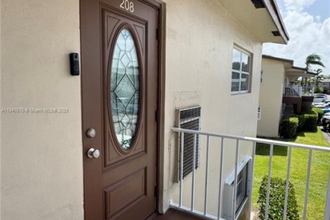 Condo in Margate, Florida, 2 bedrooms  № 1859219 - photo 14