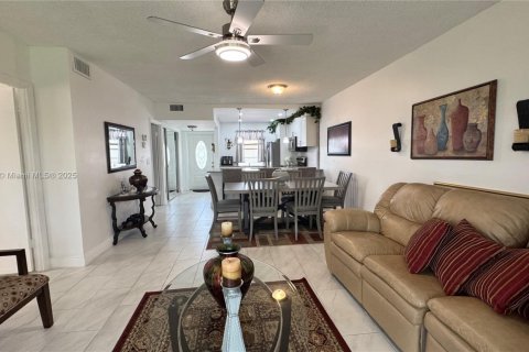Condo in Margate, Florida, 2 bedrooms  № 1859219 - photo 8