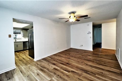 House in Largo, Florida 3 bedrooms, 137.59 sq.m. № 1883904 - photo 9