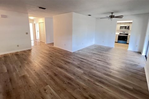 House in Largo, Florida 3 bedrooms, 137.59 sq.m. № 1883904 - photo 2