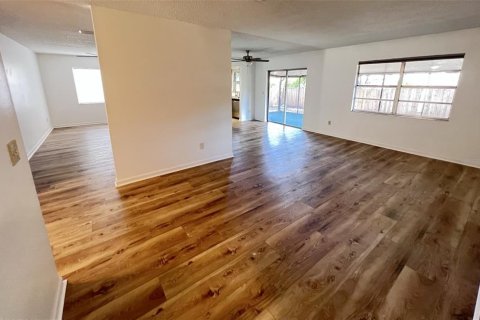 House in Largo, Florida 3 bedrooms, 137.59 sq.m. № 1883904 - photo 4