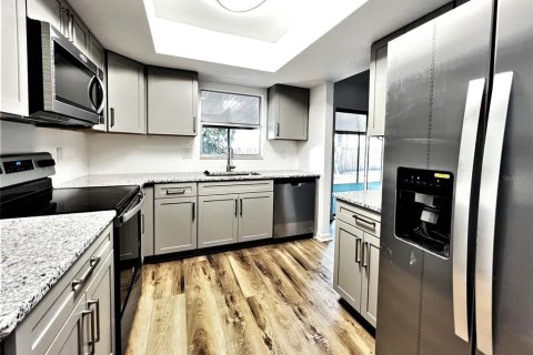 House in Largo, Florida 3 bedrooms, 137.59 sq.m. № 1883904 - photo 7