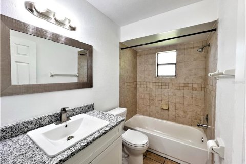 House in Largo, Florida 3 bedrooms, 137.59 sq.m. № 1883904 - photo 17