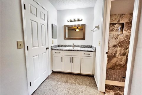 House in Largo, Florida 3 bedrooms, 137.59 sq.m. № 1883904 - photo 12