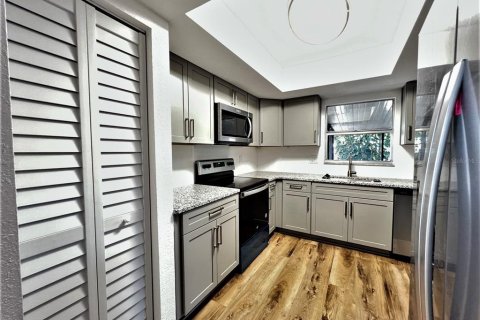 House in Largo, Florida 3 bedrooms, 137.59 sq.m. № 1883904 - photo 5