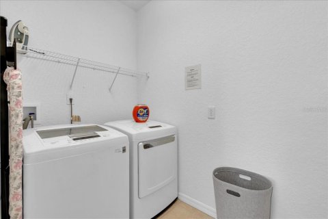 House in Davenport, Florida 4 bedrooms, 178.28 sq.m. № 1821411 - photo 18