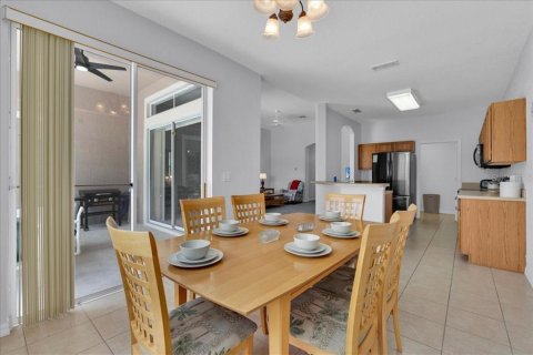 House in Davenport, Florida 4 bedrooms, 178.28 sq.m. № 1821411 - photo 20