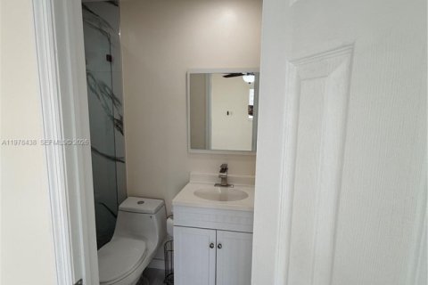 Commercial property in Miami, Florida 1 bedroom, 143.53 sq.m. № 2042151 - photo 7